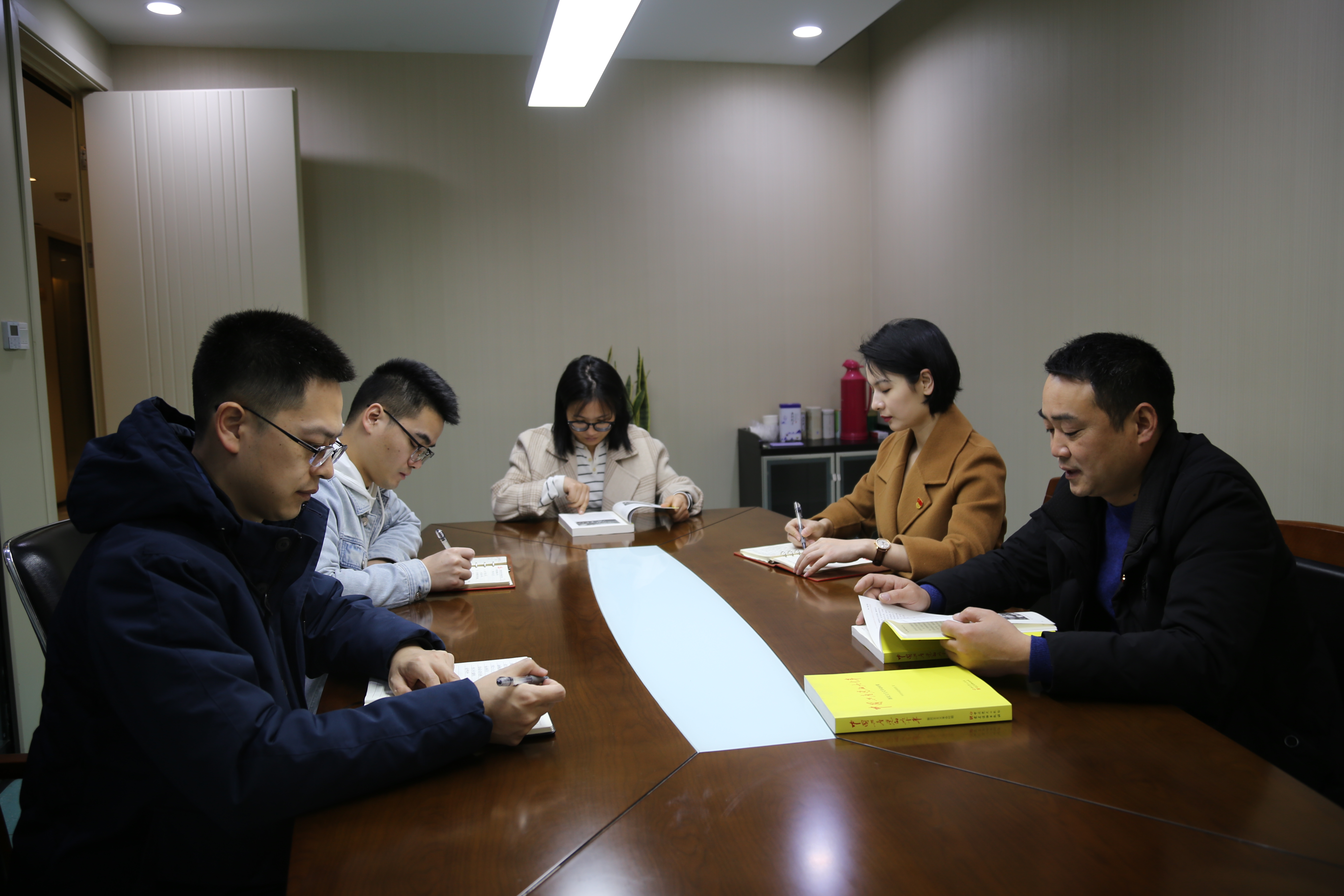 冶金物資組織學習《中國共產(chǎn)黨的九十年》